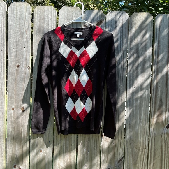 Croft & Barrow Black and Red Argyle V-Neck Sweater - Picture 1 of 3